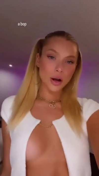 No bra gang