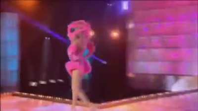 me going back to lane to my abusive adc😔💅