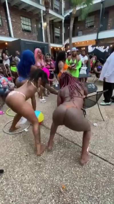 pool party