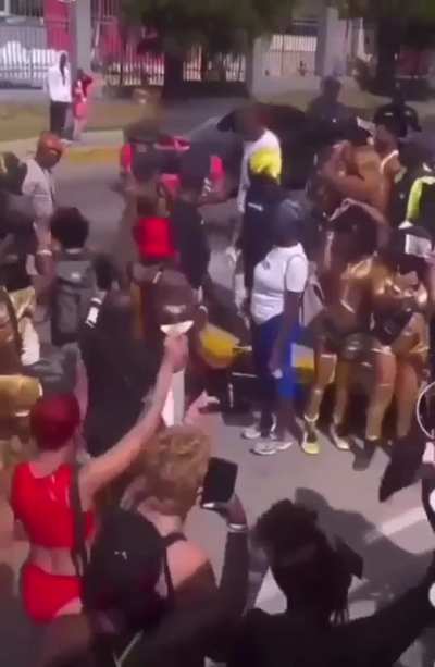 Daggering woman robs a man&rsquo;s body away while he&rsquo;s daggering