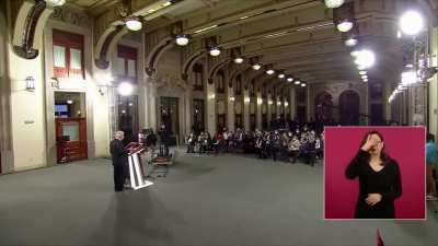 AMLO tiene un apag&oacute;n cerebral cuando le preguntan sobre la recesi&oacute;n en EU