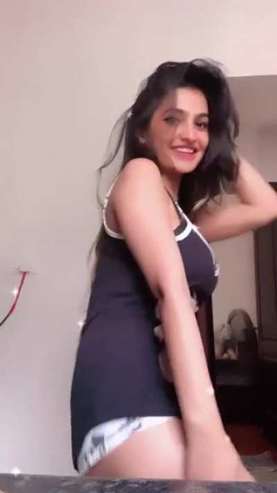 Isn't she hot ?