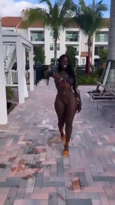 Melani (@ghanaiandol) [Instagram]