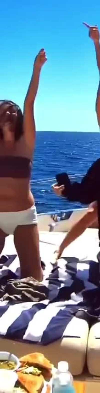 New video of Selena in Los Cabos, Mexico