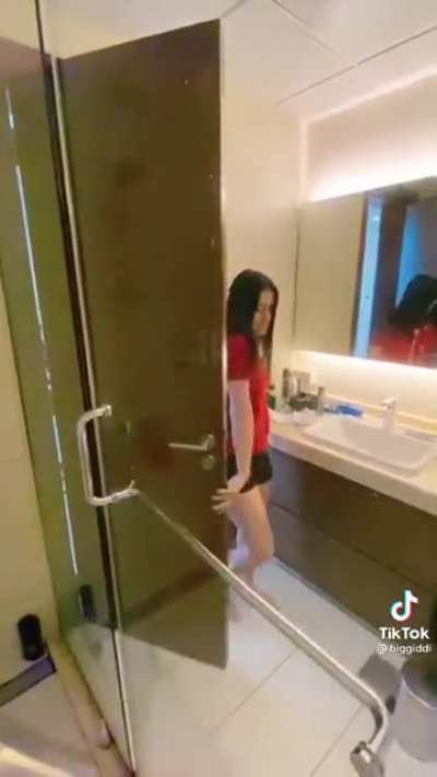 SHE LITERALLY SEEN HIM IN THE MIRROR