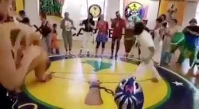 joga uma capoeira