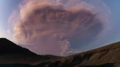 Volcanic lightning