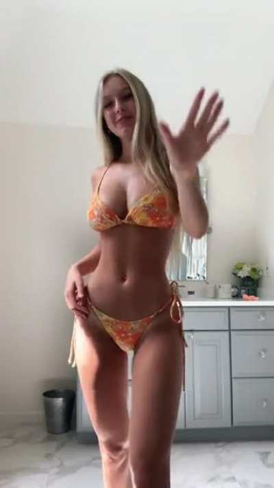 She&rsquo;s gonna tip over