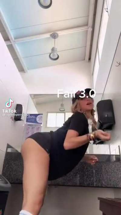 Shaking it😋