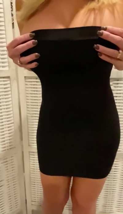 The black dress conceals the size well 🖤💋 (F51)