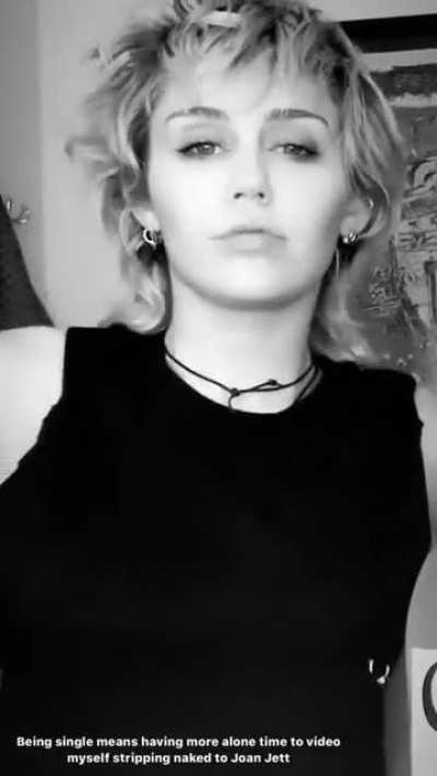 😈