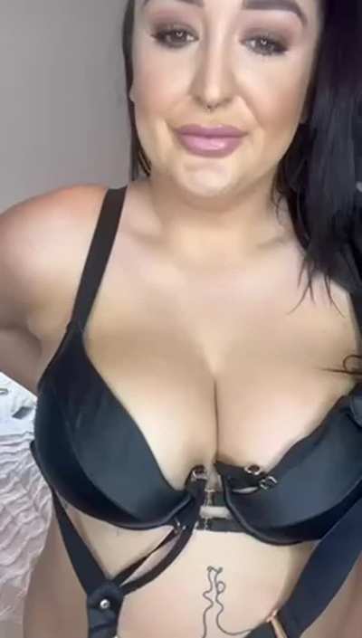 My natural boobs are way too big for this little bra&hellip;time to set them free! [f] 🤭🤭