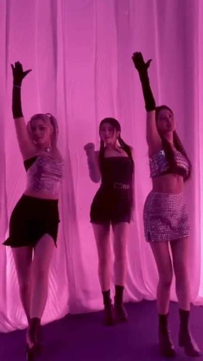 [230426] Yujin, Xiaoting &amp;amp; Bahiyyih TikTok update: Give me some secrets🐰❣️ #Giddychallenge [LOVESTRUCK!]