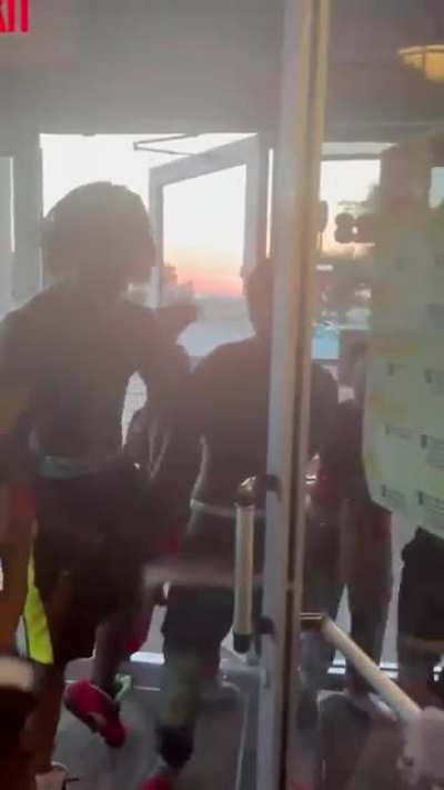 Fighting at Hooters 🤦🏼&zwj;♀️