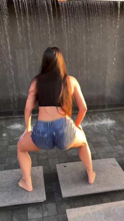 Tain&aacute; Costa - @taina