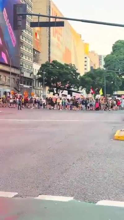 El Polo Obrero cortando la 9 de Julio en tiempos de Milei