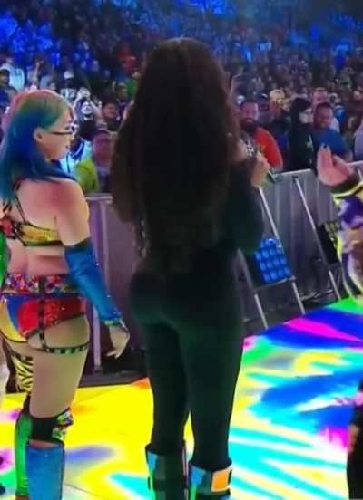 Naomi 🍑
