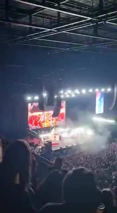 Bring Me the Horizon moshpit 24-2-2023 was "Mental"