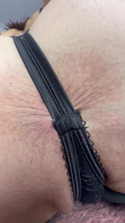 I like it when you can see the asshole wrinkles sneaking out the thong
