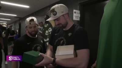 KP gifts assistant coach DJ MacLeay, who worked closely with him this season, a Rolex after winning the NBA finals (clip from "Sporta Studija" on YouTube)