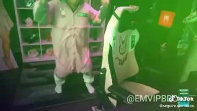 🕺