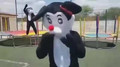 o pateta e a minnie t&atilde;o um pouco diferentes n&eacute;?