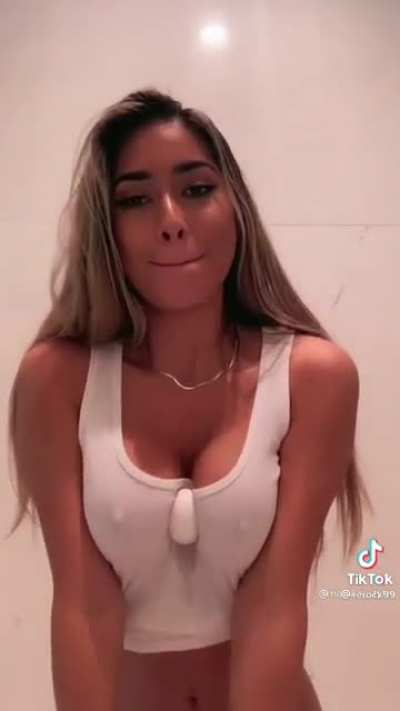 This bitch&rsquo;s body is insane