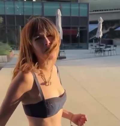 Kiernan Shipka
