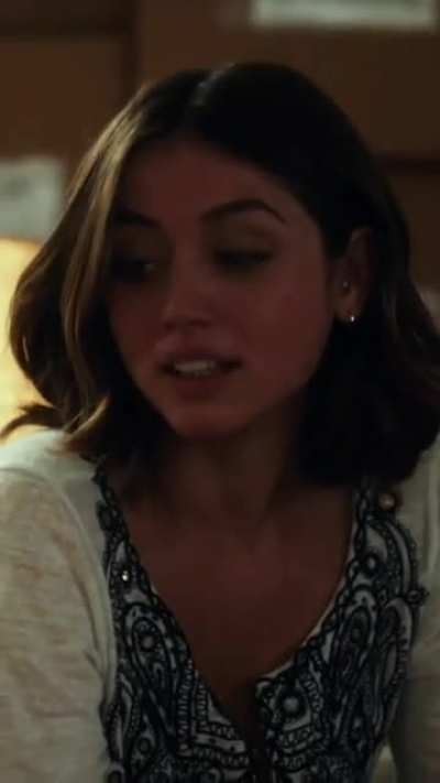 Ana De Armas didn&rsquo;t know any English when she was cast in War Dogs (2016) She learned all of her lines phonetically. When the filmmakers eventually found out, she had to learn it in four months to keep the role.