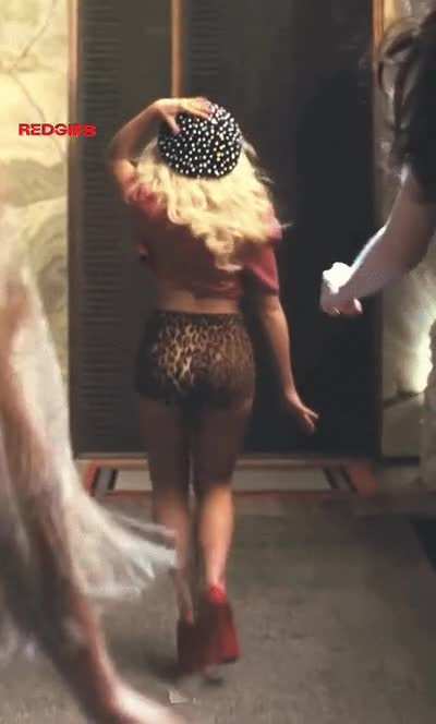 Sabrinas jiggle is insane