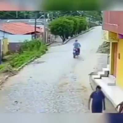 E morreu.
