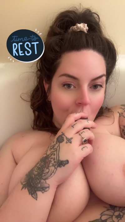 Finally my favourite time of day to get high af 😌🛁