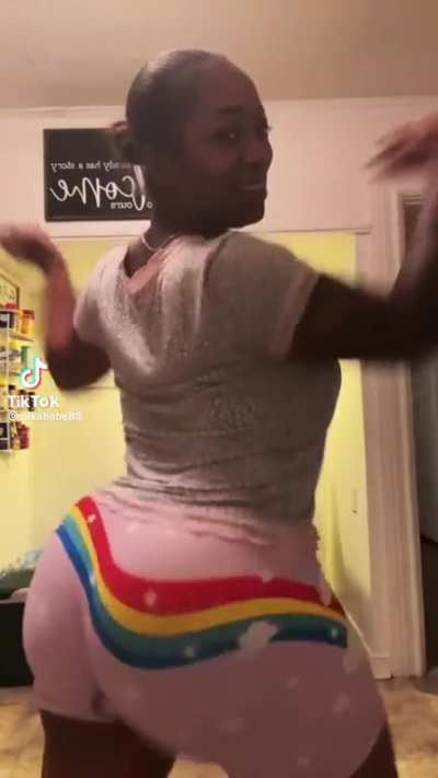 Ass move effortlessly 