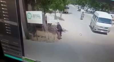 Suicide bomber in Pakistan kills 3 Chinese lecturers at the University of Karachi