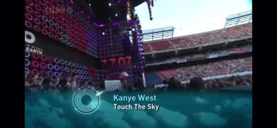 Kanye running while singing Touch the Sky live at 2015 BBC Live Earth, really don&rsquo;t get why we never brought this up
