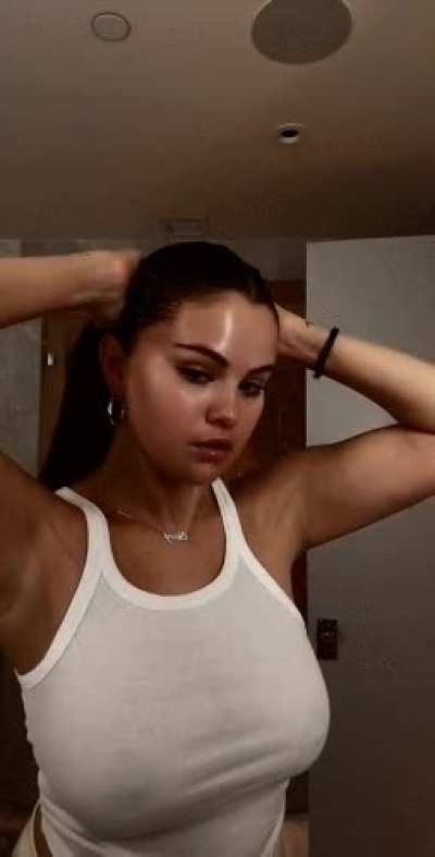 Selena Gomez has such big boobs