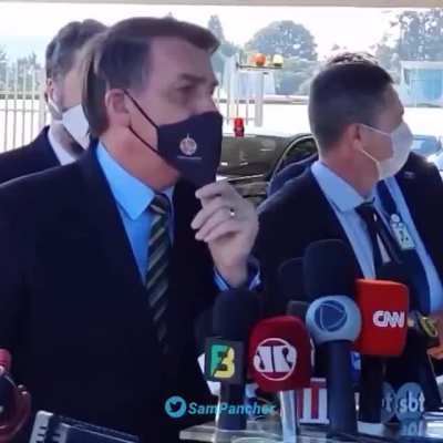 P&ocirc;, nem pra voc&ecirc;s me avisarem que a Argentina &eacute; um pais que est&aacute; virando Socialista, tem que vir o Tio Bolso me contar, por ser socialista o Covid n&atilde;o vai l&aacute;...