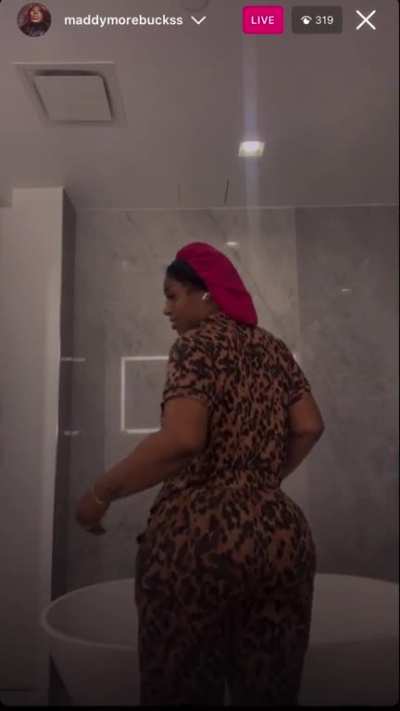 Maddy demonstrating how she spreads her AssCheeks on the toilet seat 😩😭🍑😍