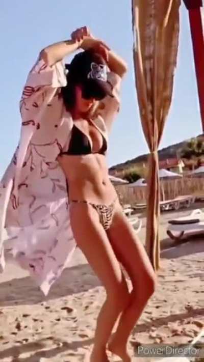 Yüsra Geyik