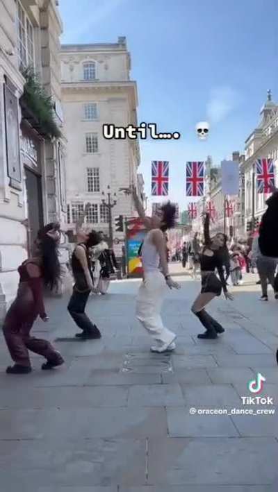 K-POP in Public!