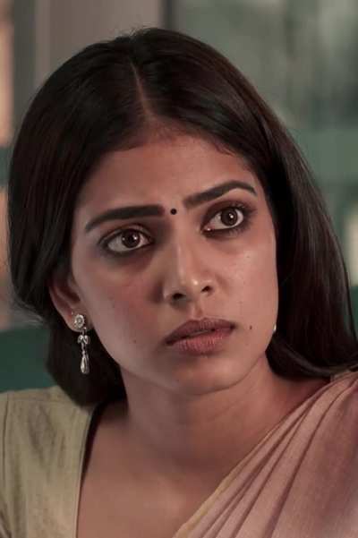 Malavika Mohanan Vertical✨