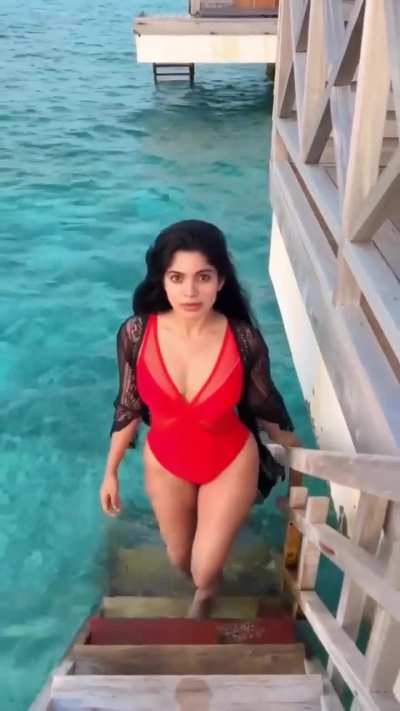 Divya Bharathi 🔥