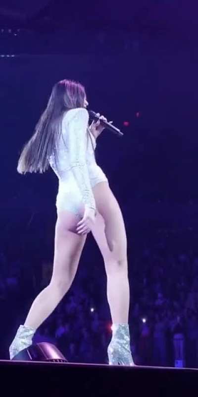Dua Lipa Shake