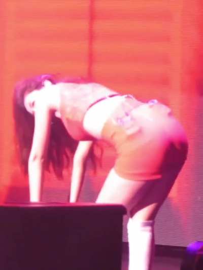 Tzuyu - red shorts, top