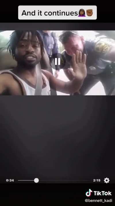 Cop smiles and say &ldquo;watch for the show&rdquo; before placing the guy in a chokehold