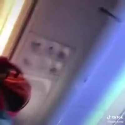Man loses $5,000 on flight