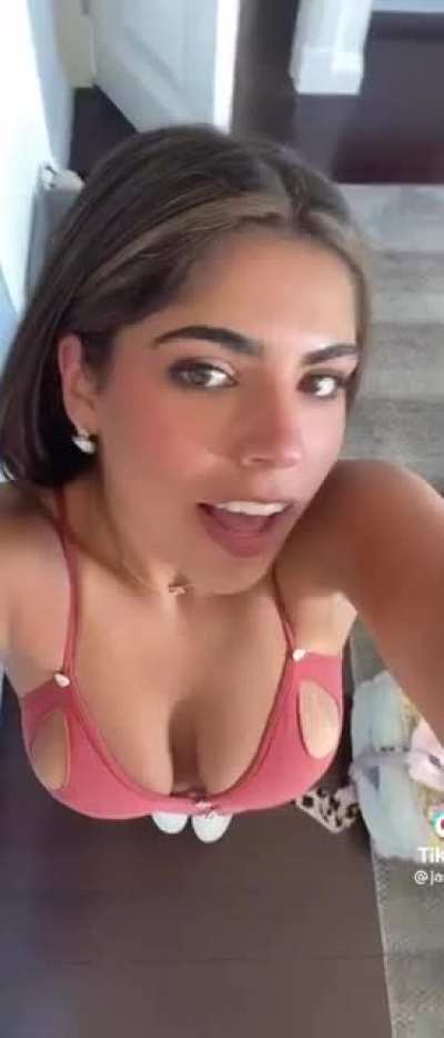 Those tits 🥵 girl Ik