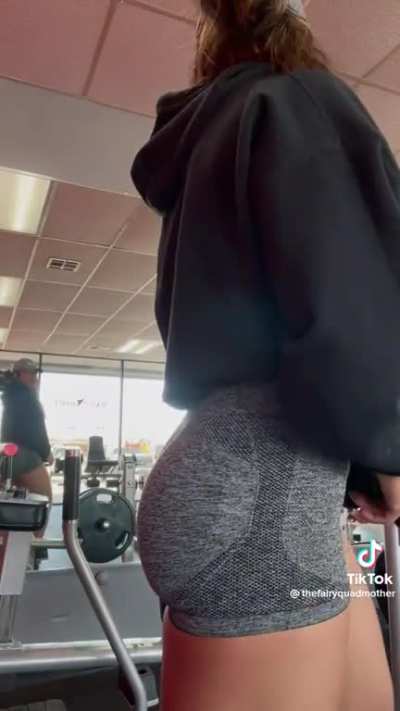 Latina mami got a fattie 🤤🍰