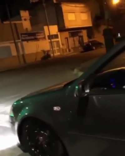 Milei tirando facha en un bora al piso 😎
