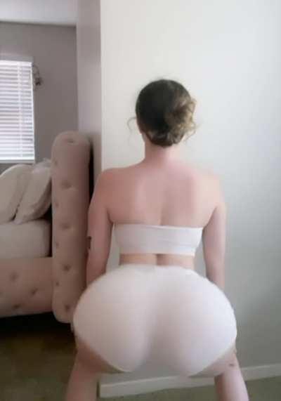 Bounce that booty let&rsquo;s make a movie